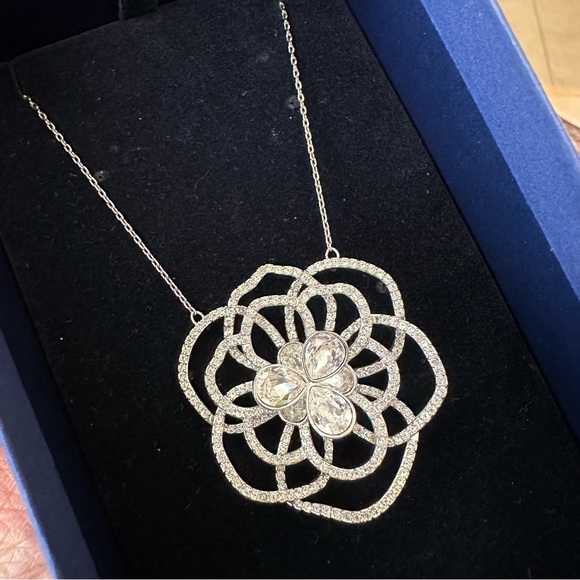 Authentic Swarovski Flower Necklace - Picture 2 of 9